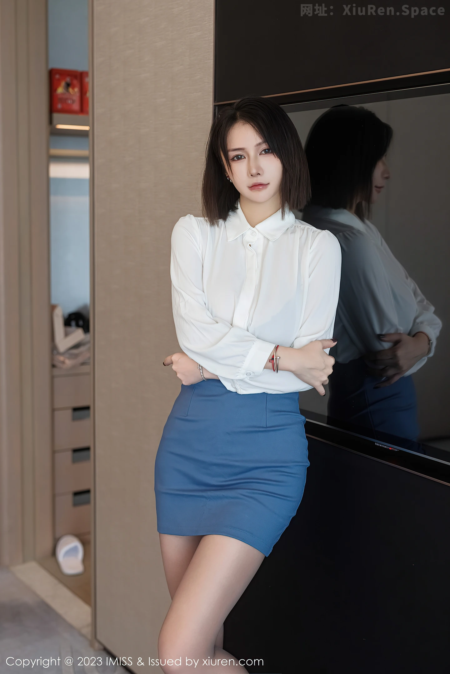 图片[5]-[IMISS爱蜜社]Vol.737 模特Evon陈赞之白T配蓝短裙露黑色蕾丝内衣超薄肉丝诱惑写真58P-秀人网官方网站